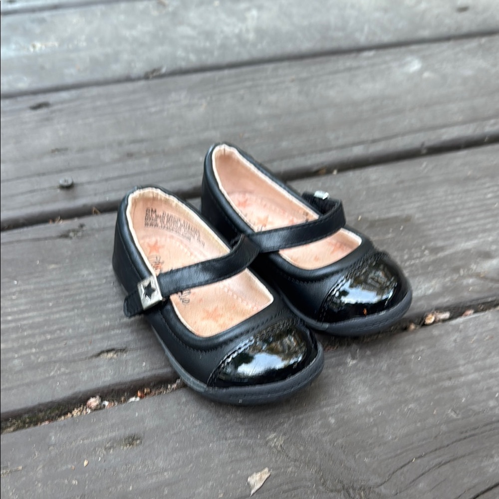 Olive & Edie Darcie Black Mary Jane Girls Shoes size 5M